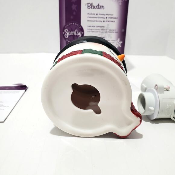 SCENTSY Bluster SNOWMAN Wax Warmer 3.5" tall - Retired Holiday - Picture 5 of 12